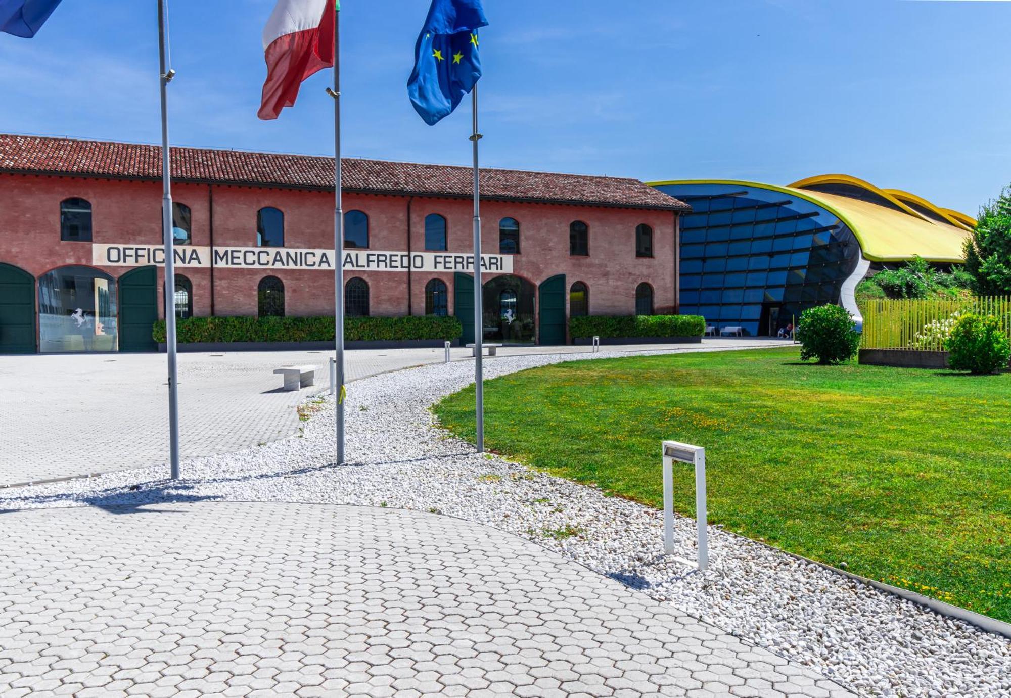 Enzo Ferrari Museum -wifi, Train Station And Parking Apartamento