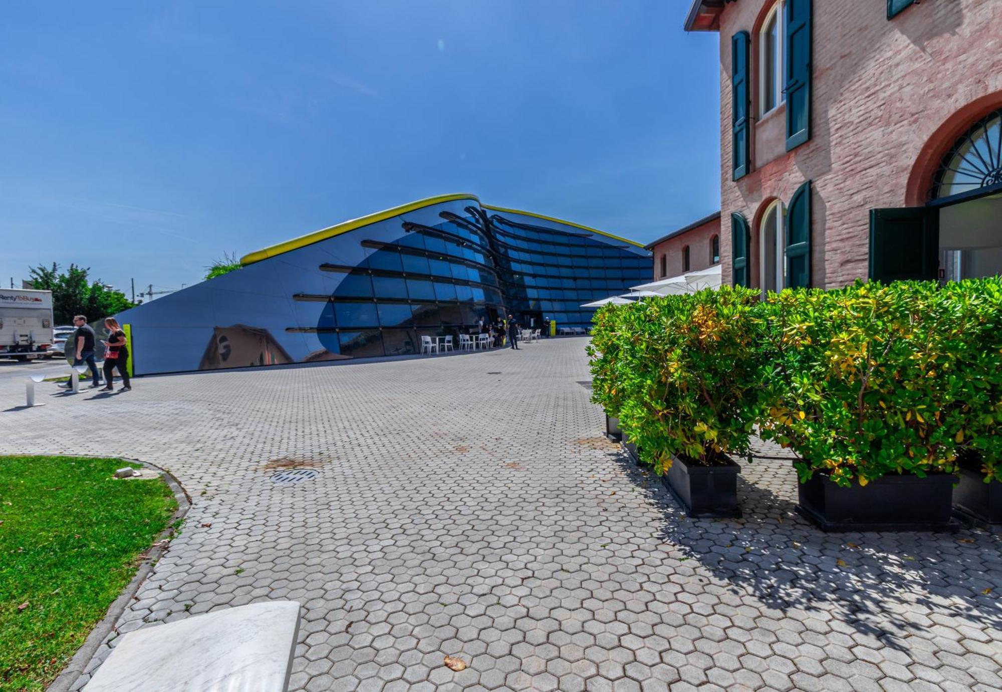 Enzo Ferrari Museum -wifi, Train Station And Parking Modena