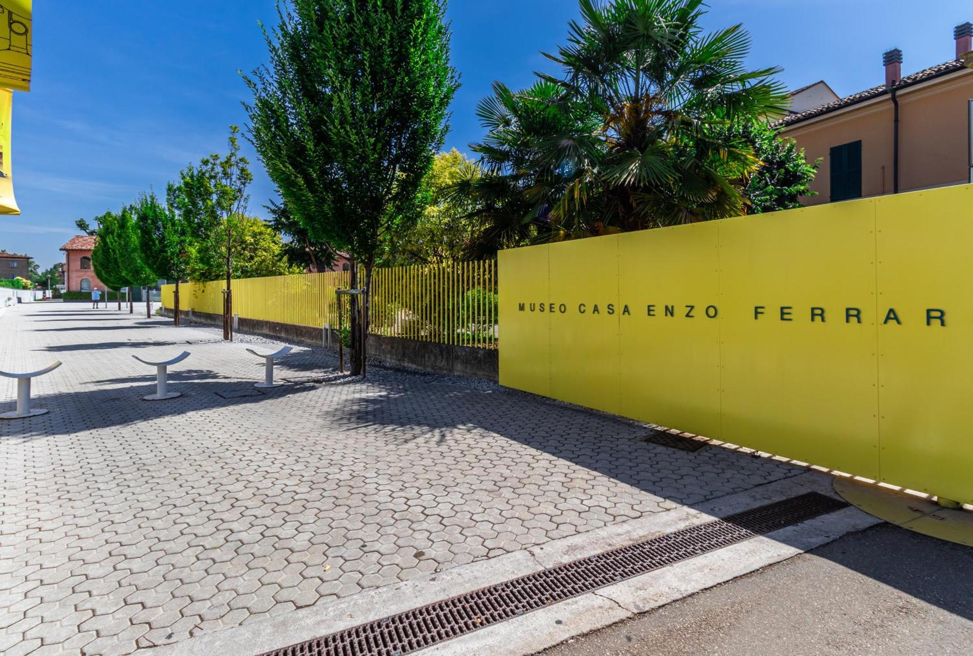 Enzo Ferrari Museum -wifi, Train Station And Parking *